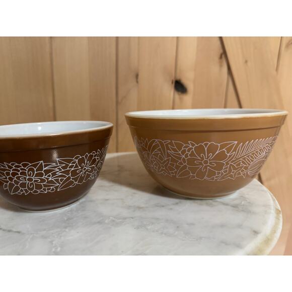 Vintage Pyrex Woodland Brown Nesting Bowls - Set of 2  401, 402 - Picture 7 of 9